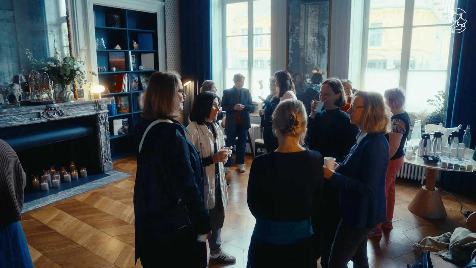 Invitées réunies dans un salon pendant la journée Amazing Ladies 2025